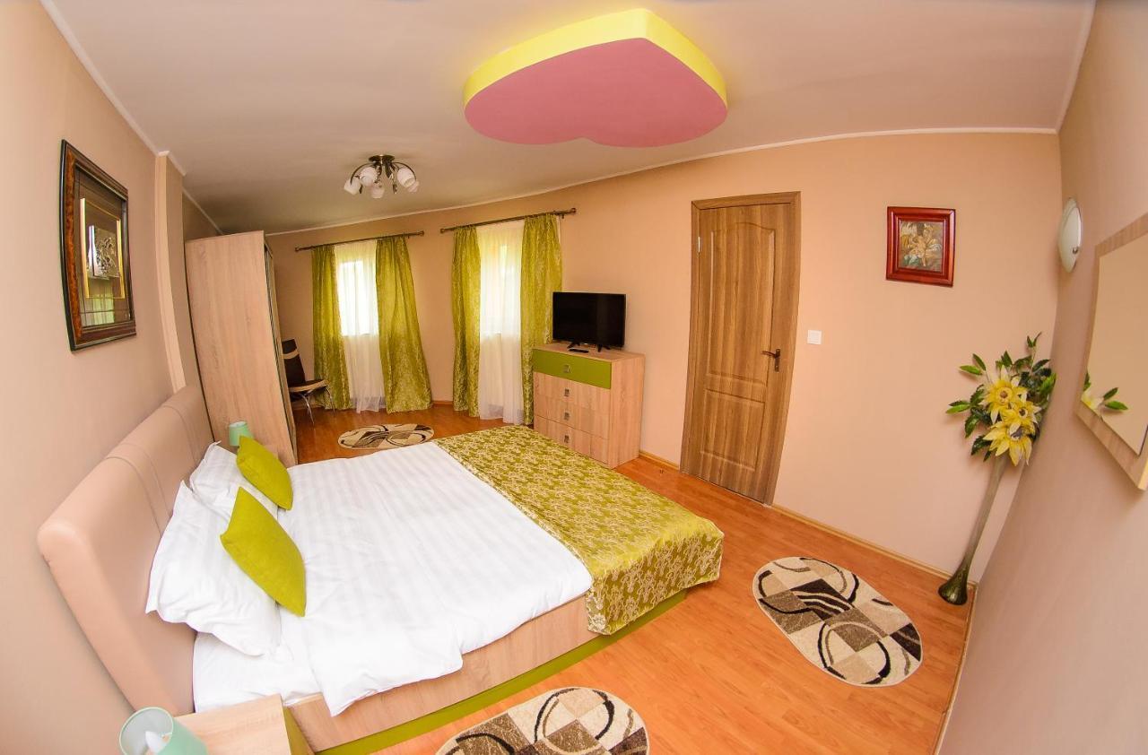 Casa Liana Hotel Nagyvárad Kültér fotó